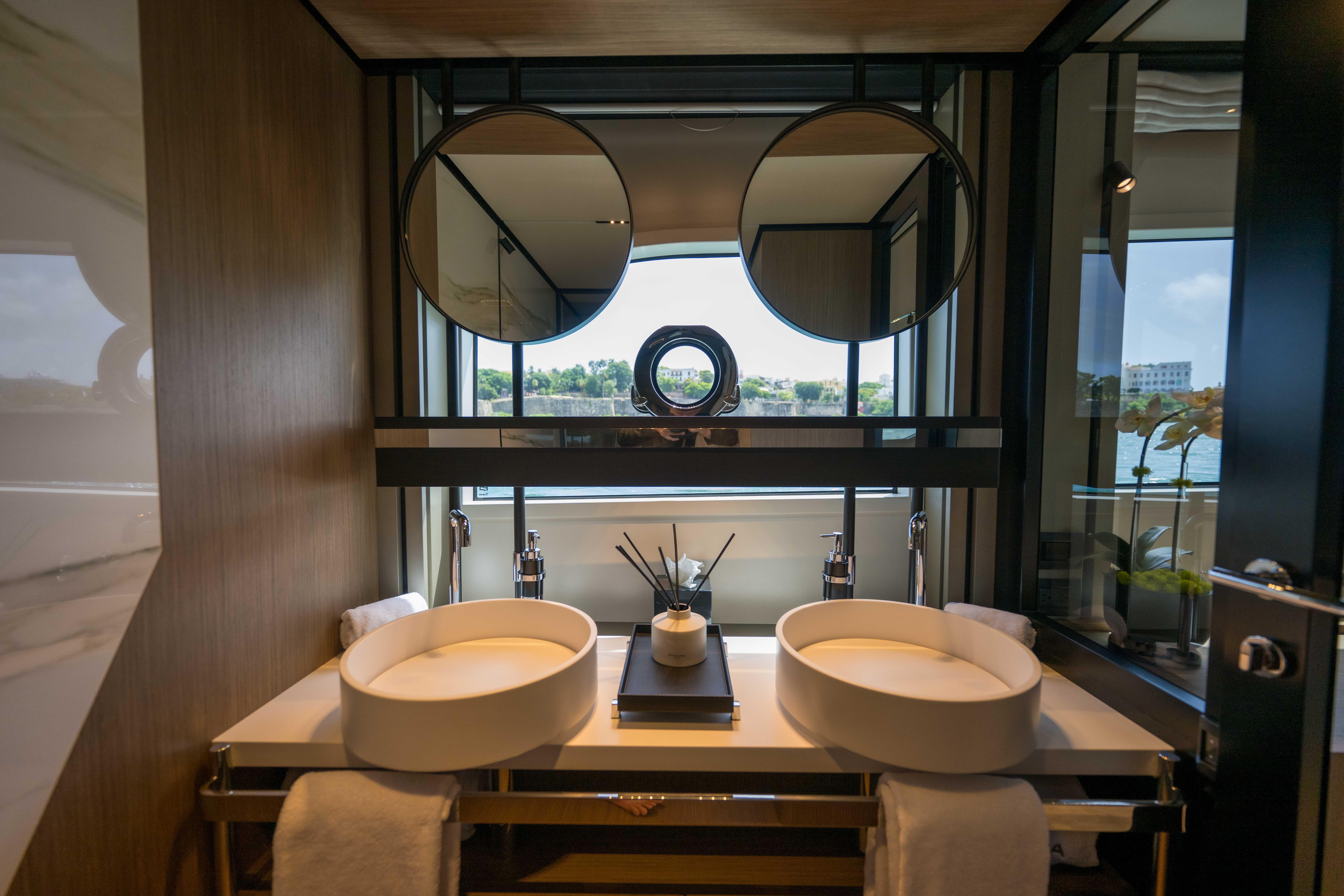 2023 FERRETTI YACHTS 720 